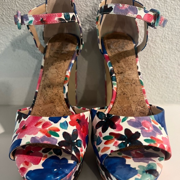 Gianni Bini floral ankle strap heels - Picture 3 of 7